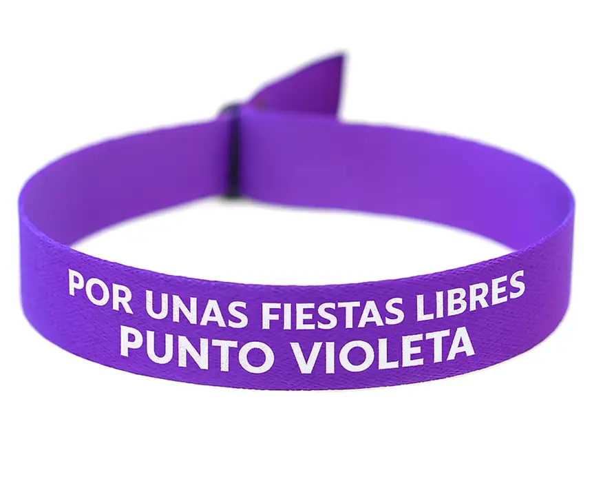 uma pulseira roxa com informação sobre o ponto violeta em festas populares