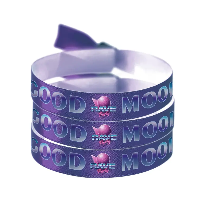trois bracelets en tissu personnalisés pour fête empilés