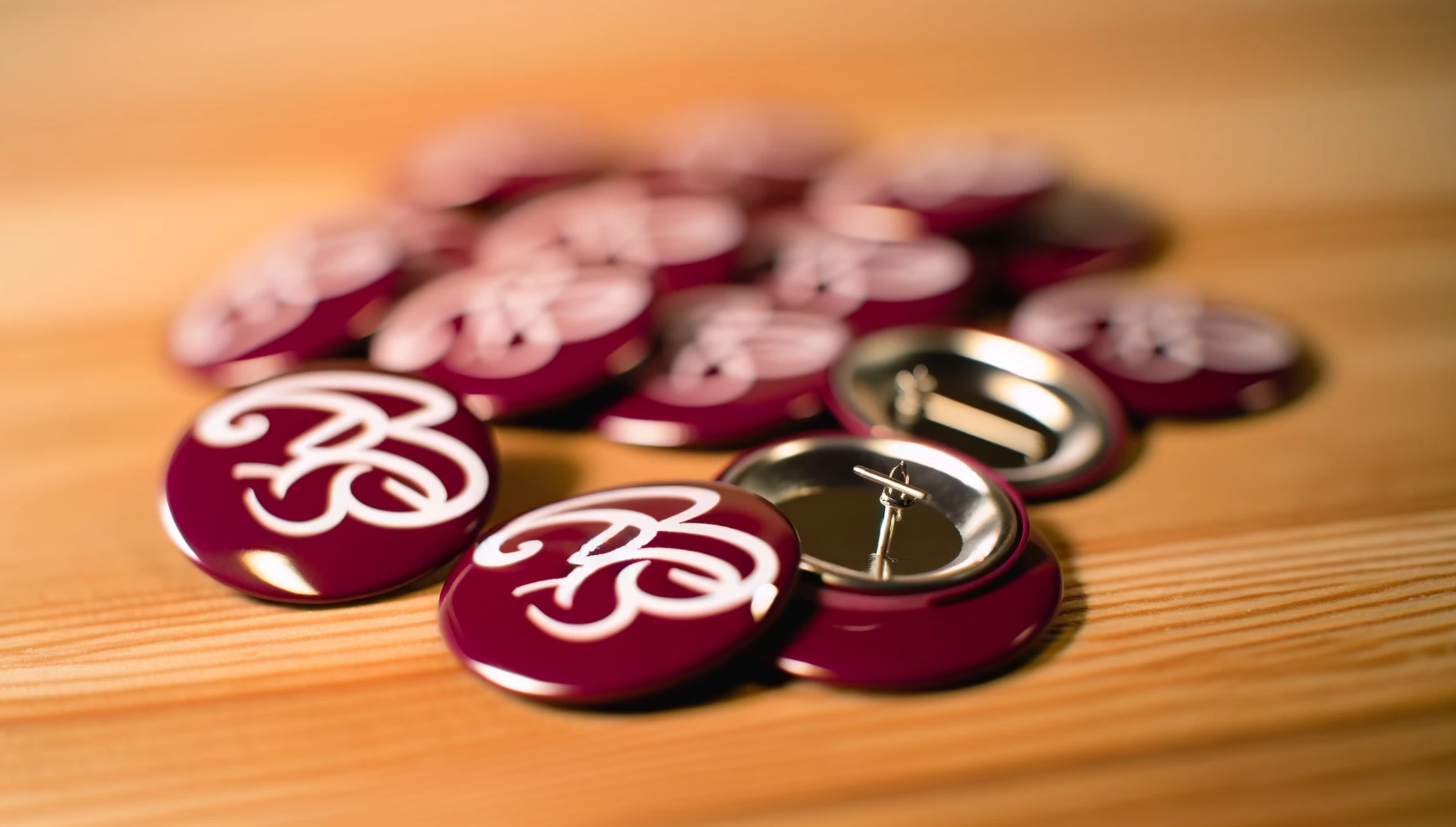 Badges Personnalisés pour le Marketing Badges Personnalisés pour le Marketing