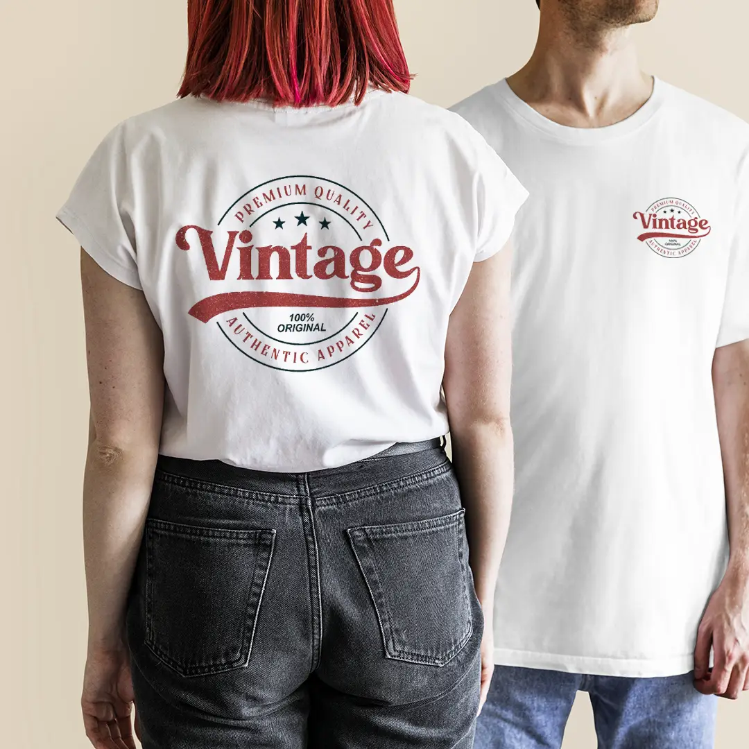 Una mujer y un hombre con camisetas personalizadas