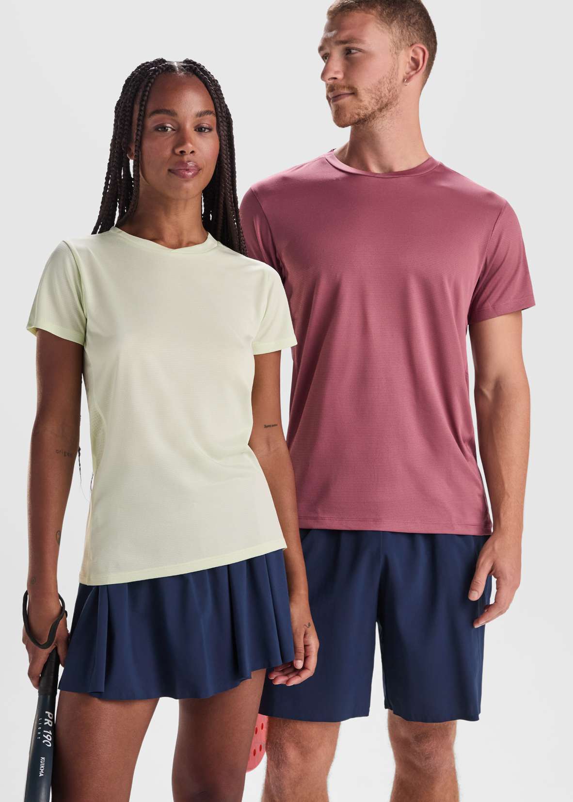 Modella con abbigliamento Sport Collection di Roly